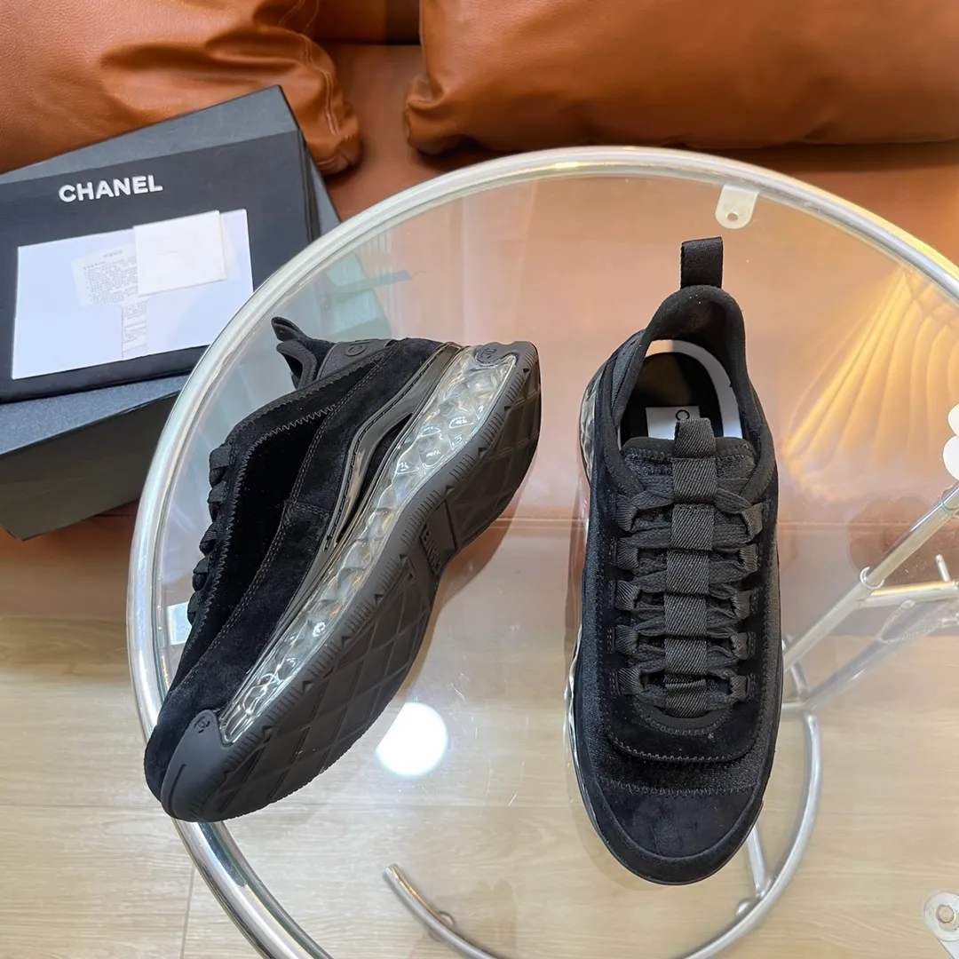 👟👟Ex-factory price 600👟👟 [Long-term supply of high-end versions] ⚠️Note: This model has many colors and the market has a complete range of colors. Welcome to consult ~ chanel Chanel Xiaoxiang casual sports shoes for couples and dad shoes for couples. The original version of the counter is 1:1, each color is accurately matched, and the internal standard is coded. ❣️Fabric material: original imported cow down + imported fabric, ❣️Inner material: imported breathable velvet, ❣️Outsole material: Original 1:1 mold opening, 3 layers of TPU ❣️Number of sizes: Women's 35-42 Men's 39-46 (Men's ➕10) Couple's version (with full set of high-end packaging)